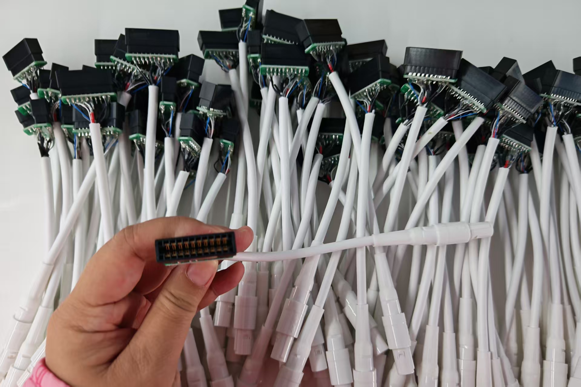 Case Studies of Battery Pack Integration with Twist Pin 33-21-25 Connectors